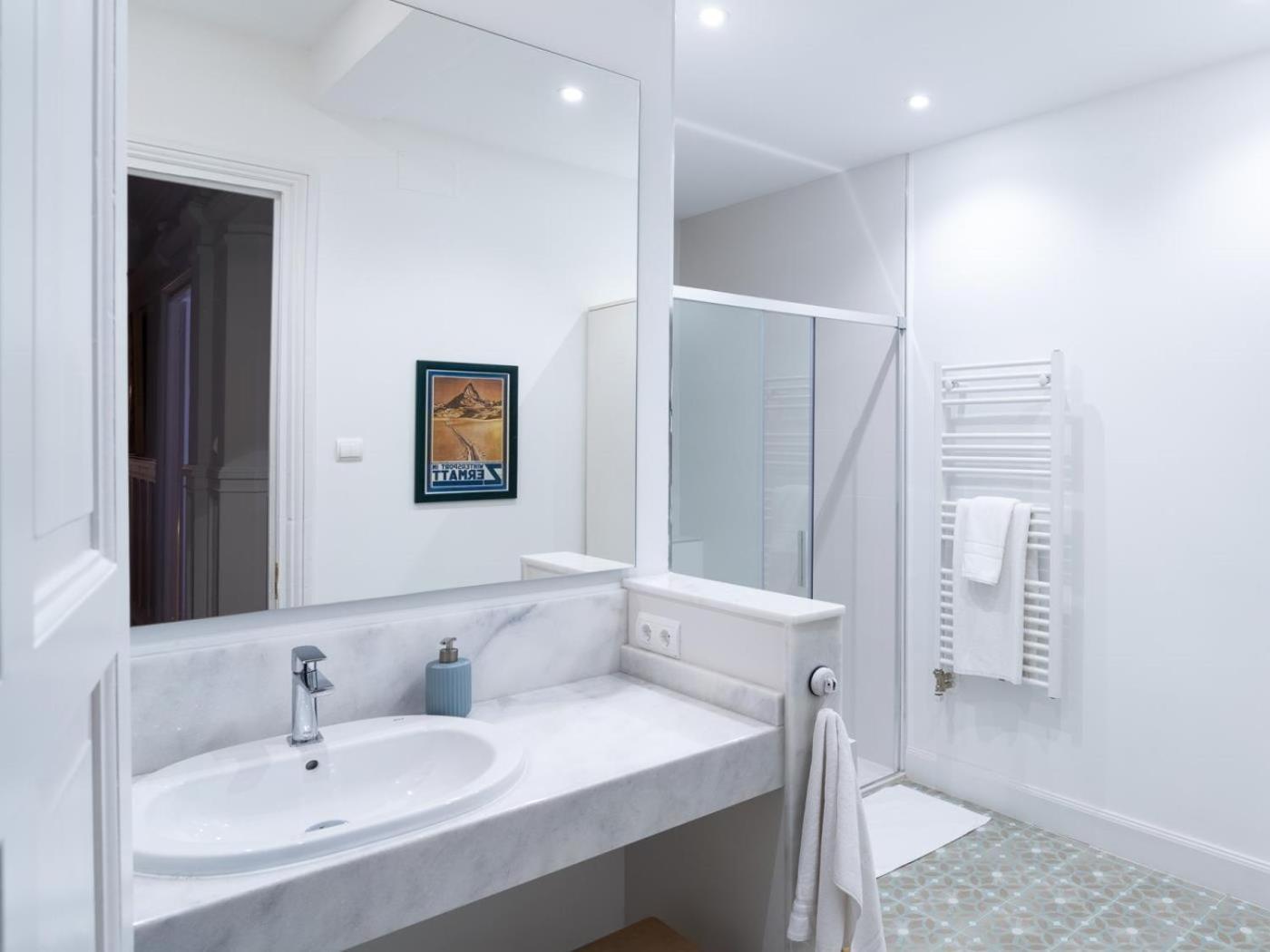 Housingleon Gaudi Suites Ngoại thất bức ảnh